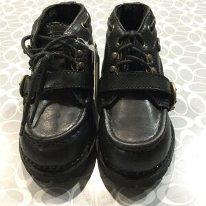 Vintage kids Lugz boots with strap